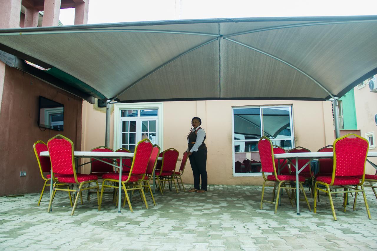 Glasshouse Hotel And Suites Egba Kültér fotó
